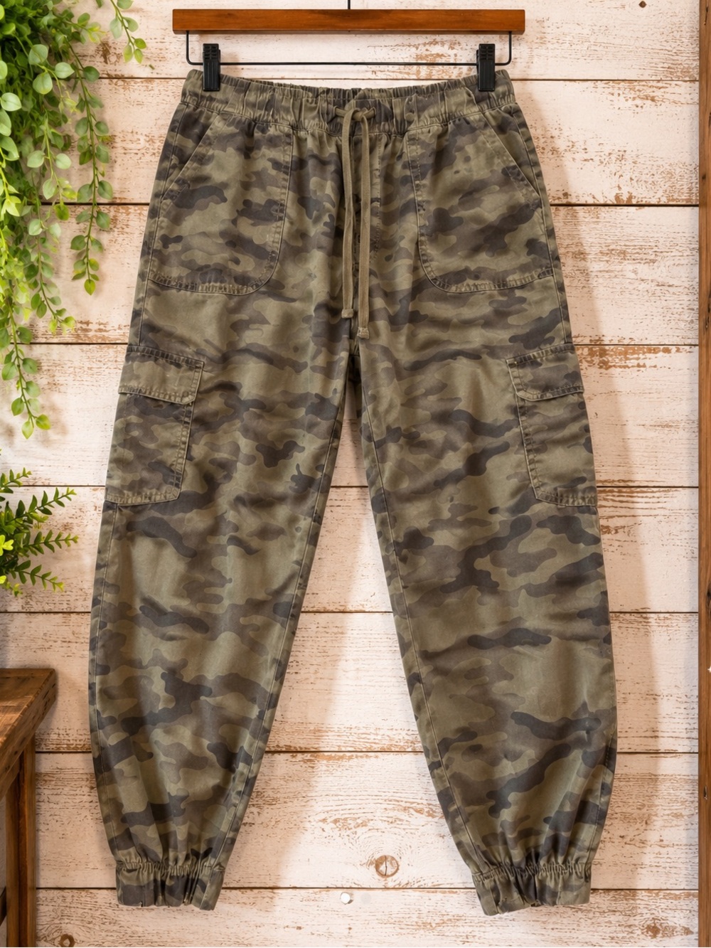 American Eagle Ladies Camo Cargo Jogger Pants - Olive Camouflage Size M